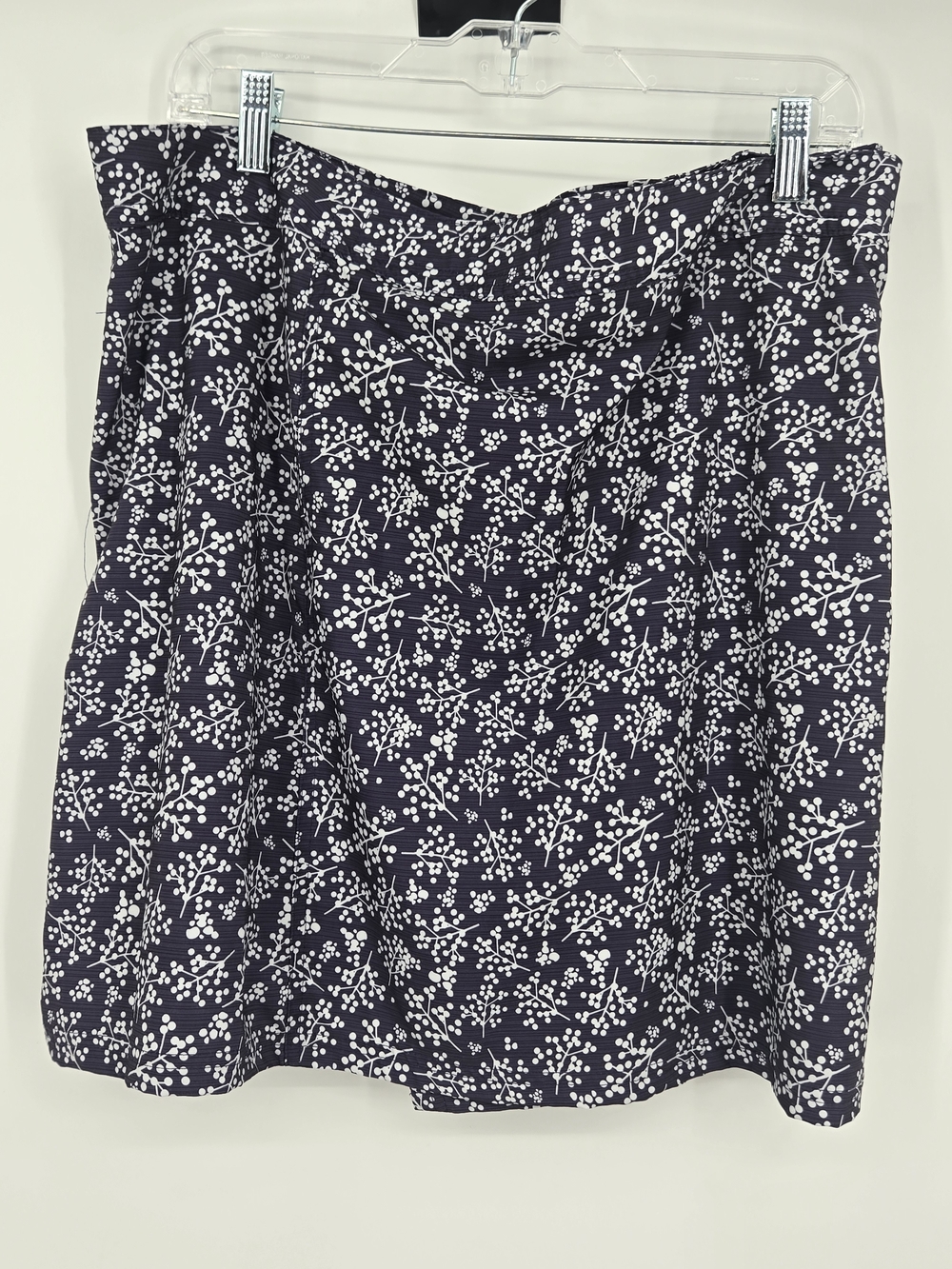Ripskirt Hawaii Navy and White Floral Dot Wrap Skirt Large (7652)